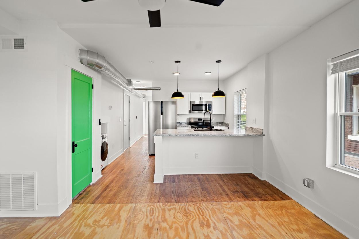 217 W 13th St