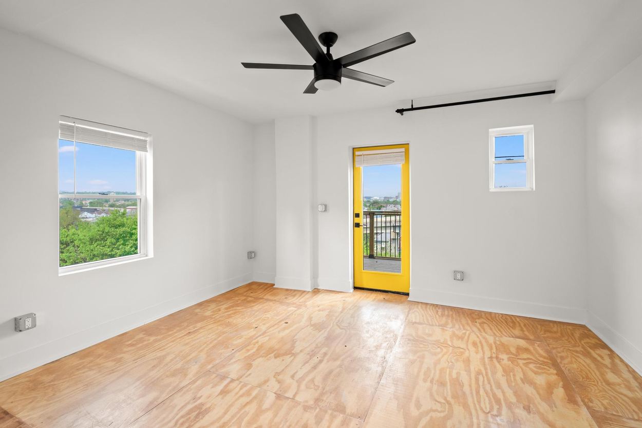 217 W 13th St