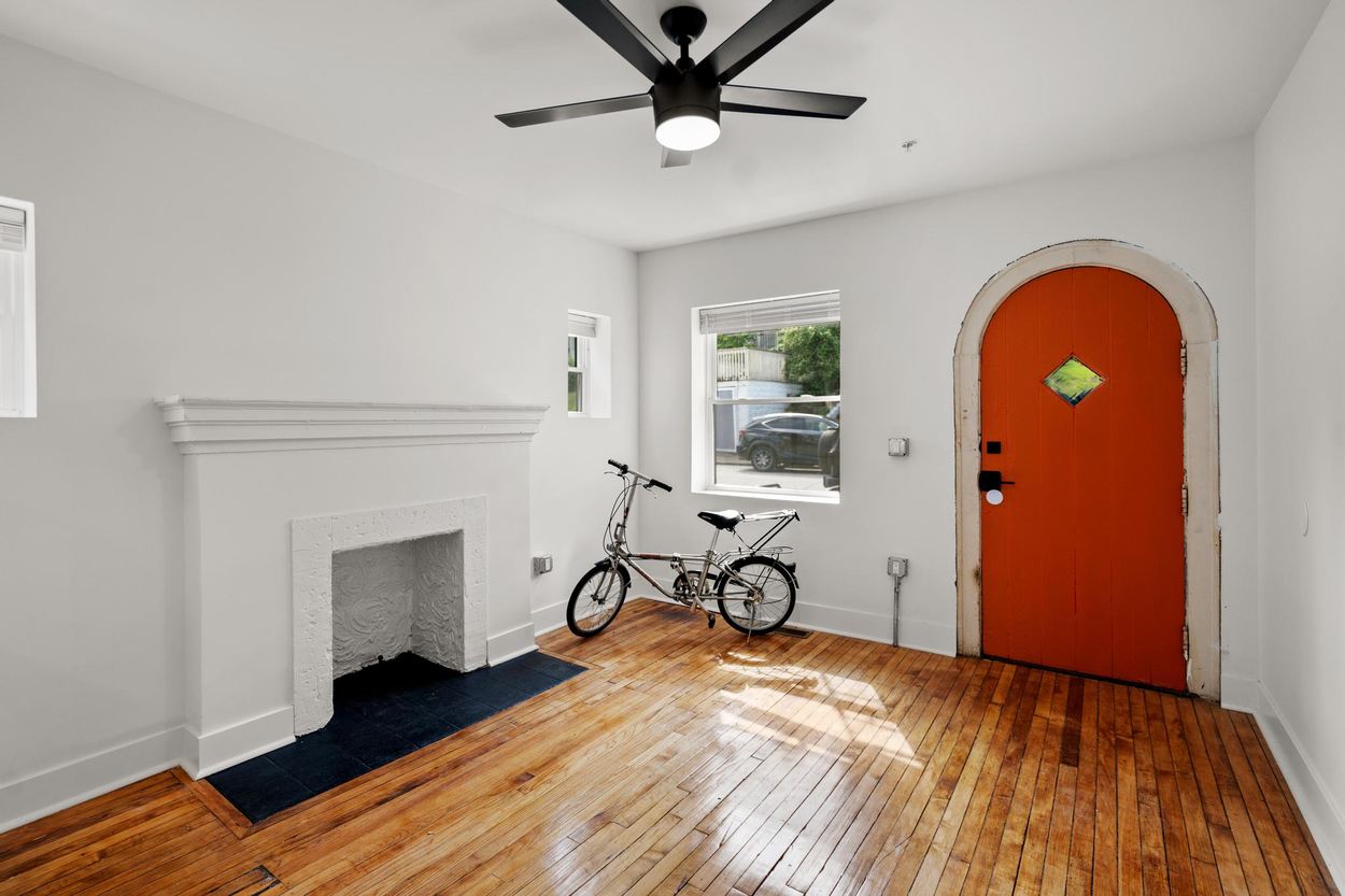 217 W 13th St