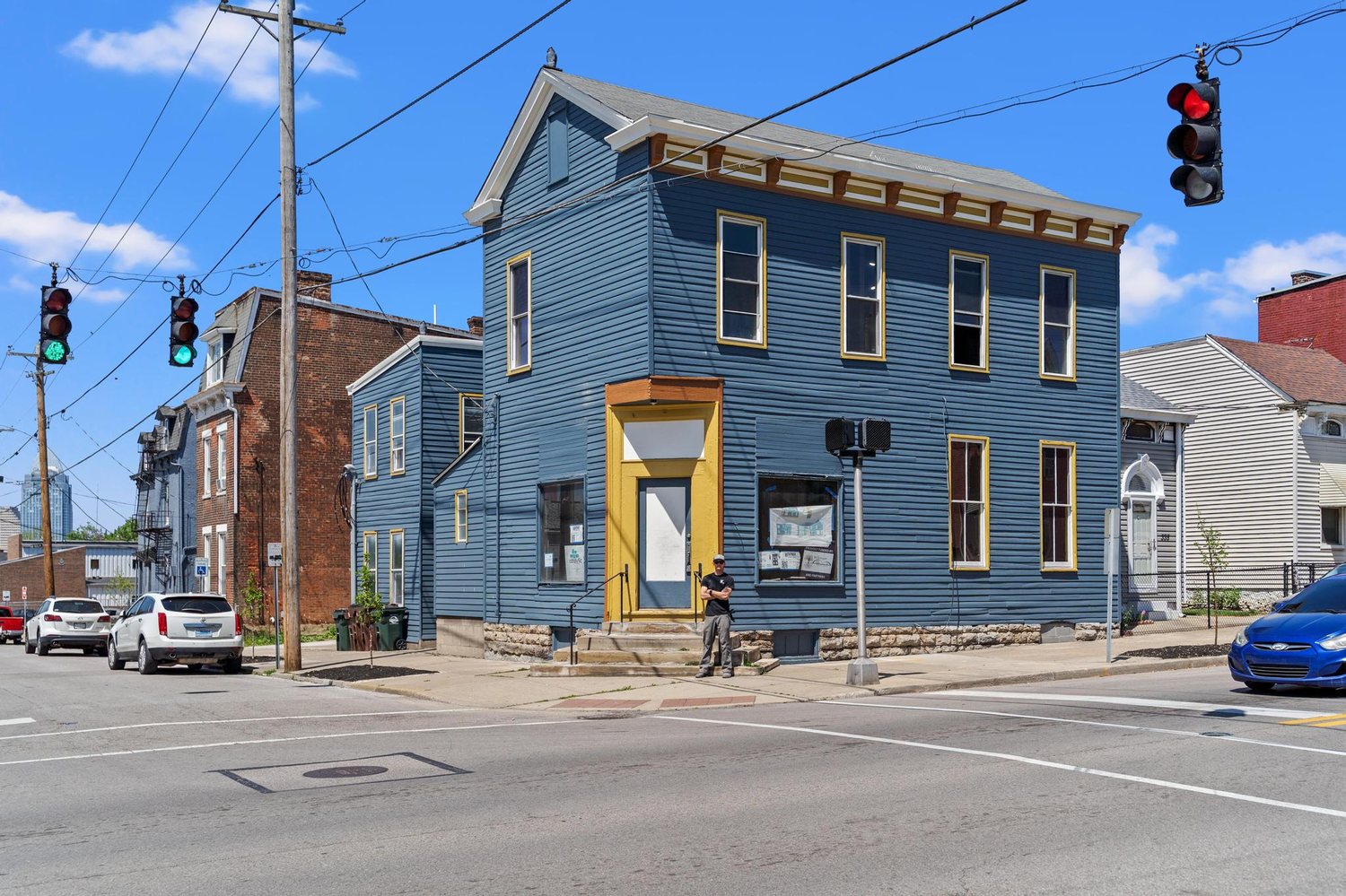 337 W 11th St